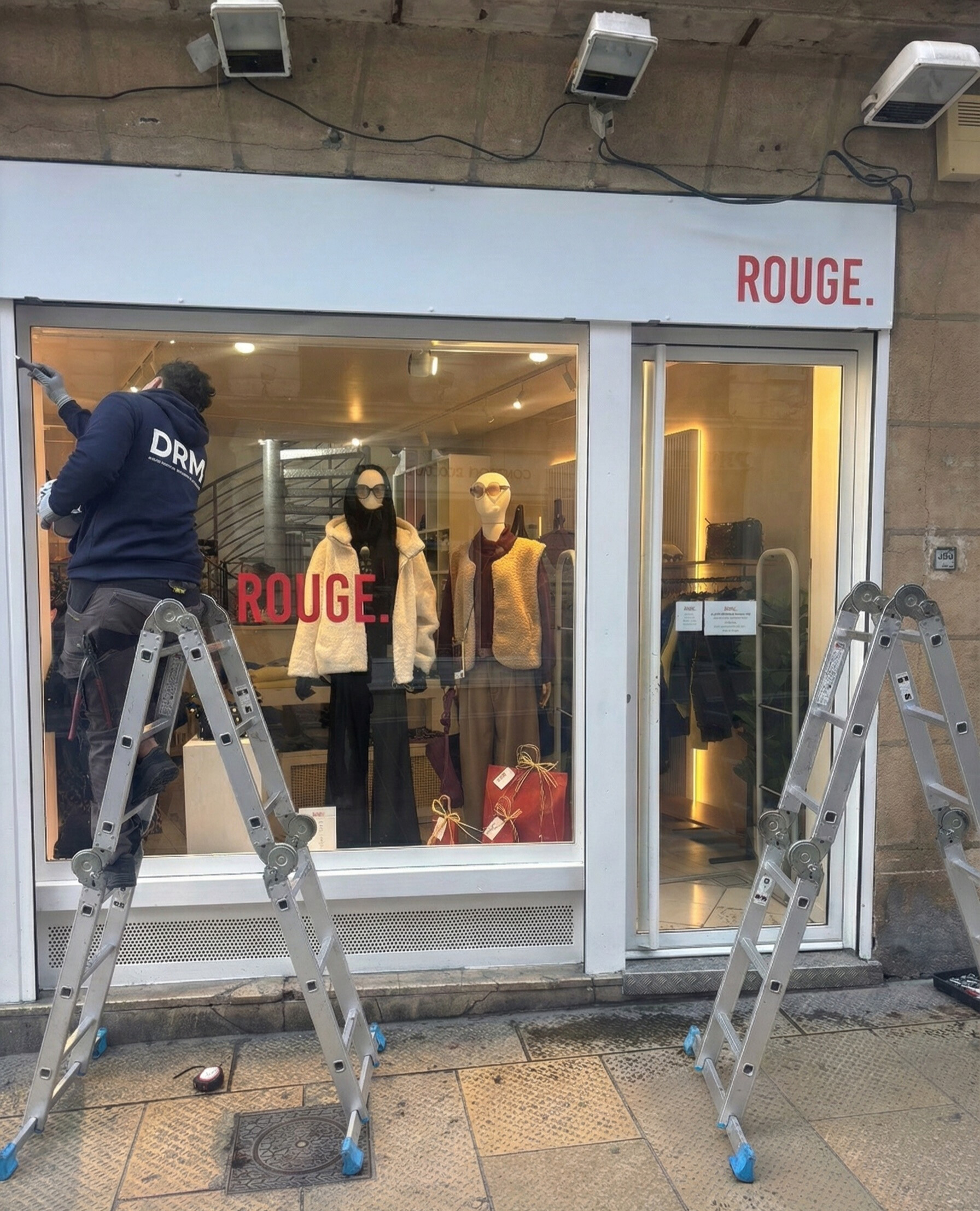 Boutique Rouge - Rideau métallique Rue des Loges